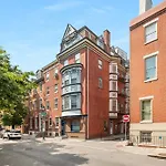 Deluxe Apt In Center City